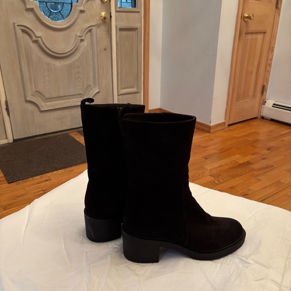 Boots - Picture 6 of 8